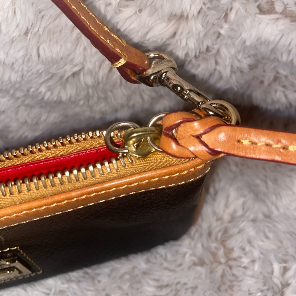 Dooney and Bourke Vintage Black and Tan Wrislet EUC - Picture 4 of 8